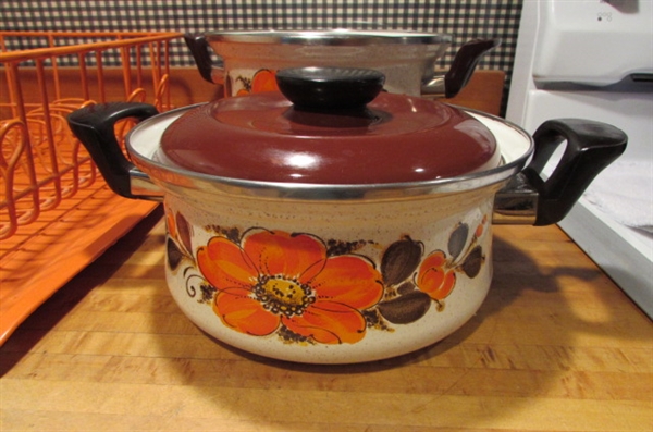 VINTAGE 1970'S DISHDRAIN & POTS AND PANS