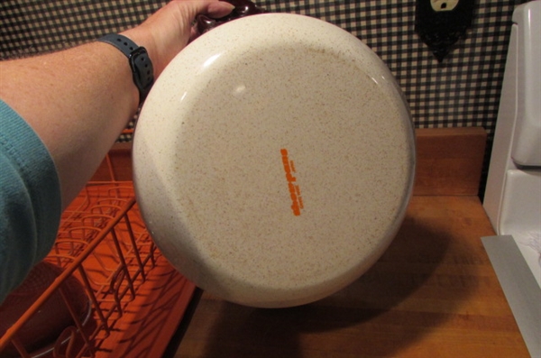 VINTAGE 1970'S DISHDRAIN & POTS AND PANS