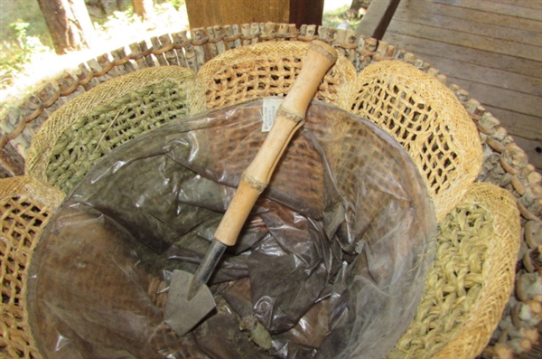 ASSORTED PLANTERS, POTS, POT HANGERS, BASKETS & YARD TOOLS