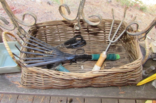 ASSORTED PLANTERS, POTS, POT HANGERS, BASKETS & YARD TOOLS