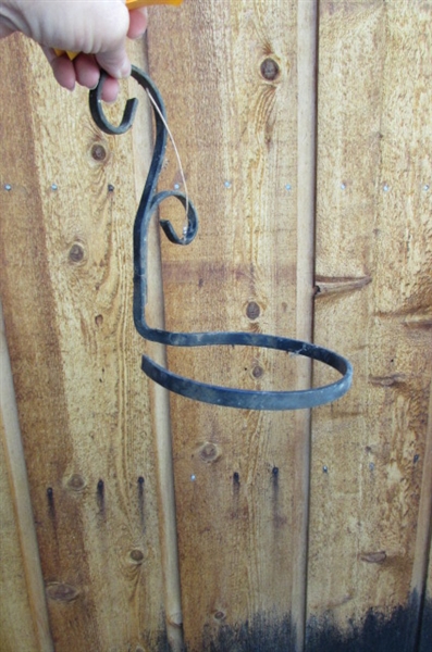 ASSORTED PLANTERS, POTS, POT HANGERS, BASKETS & YARD TOOLS