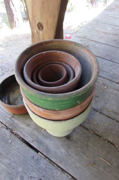 ASSORTED PLANTERS, POTS, POT HANGERS, BASKETS & YARD TOOLS