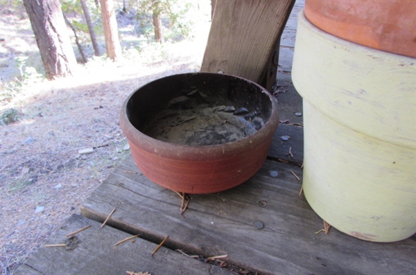 ASSORTED PLANTERS, POTS, POT HANGERS, BASKETS & YARD TOOLS