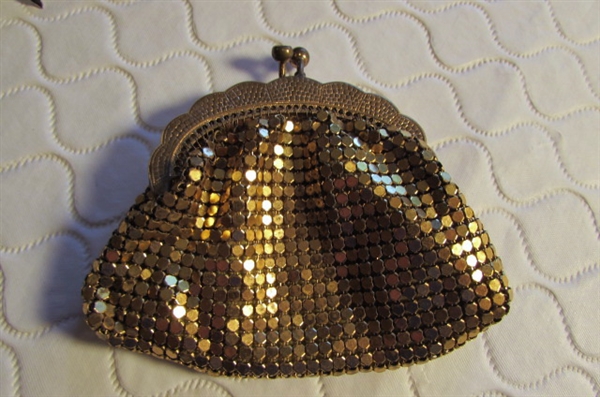 ANTIQUE METAL COIN PURSE & VINTAGE BROOCHES