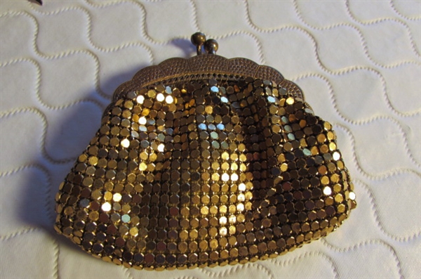 ANTIQUE METAL COIN PURSE & VINTAGE BROOCHES