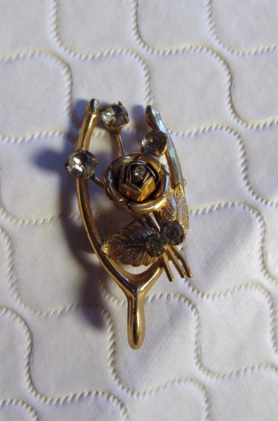 ANTIQUE METAL COIN PURSE & VINTAGE BROOCHES