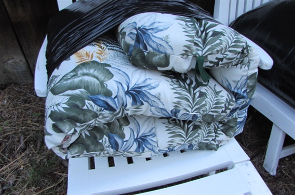 FOLDING LOUNGE CHAIRS & CUSHIONS