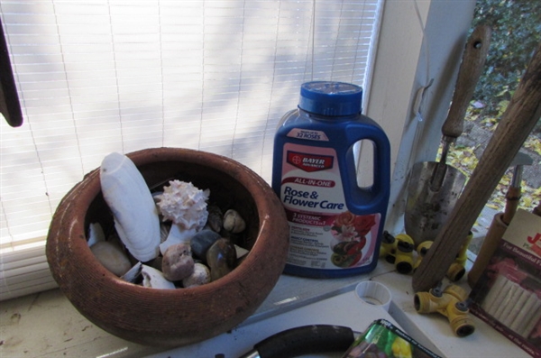 PLASTIC STORAGE SHELF & YARD/GARDEN TOOLS & SUPPLIES
