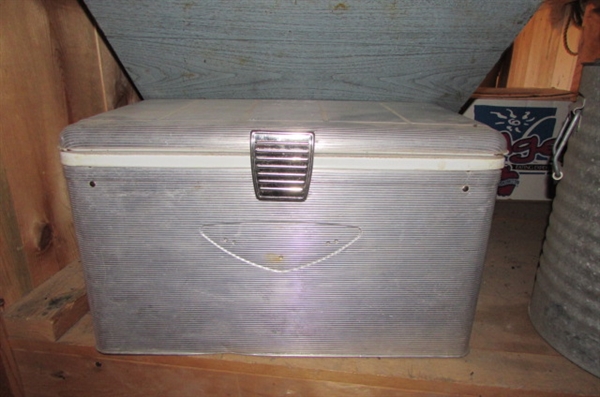 VINTAGE CAMPING LOT