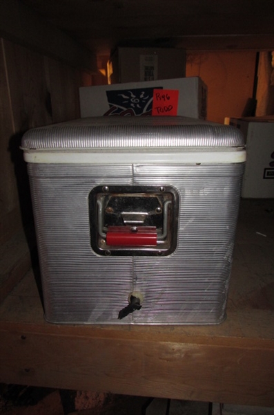 VINTAGE CAMPING LOT