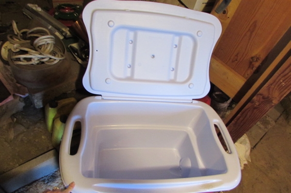 COLEMAN & RUBBERMAID ICE CHESTS