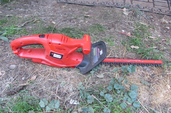 NEW BLACK & DECKER ELECTRIC HEDGE TRIMMER