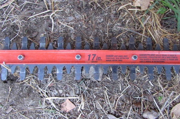 NEW BLACK & DECKER ELECTRIC HEDGE TRIMMER