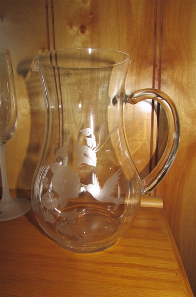 BEAUTIFUL ETCHED HUMMINGBIRD THEMED CRYSTAL