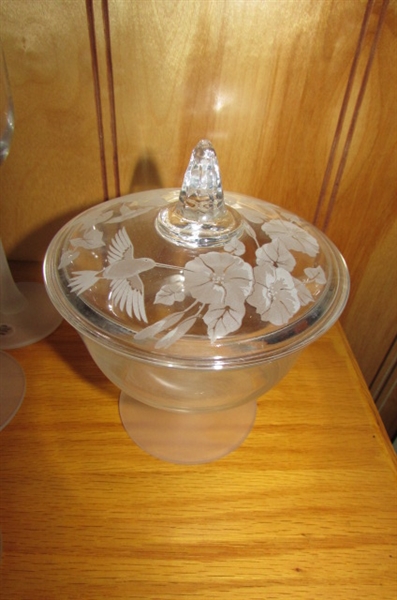 BEAUTIFUL ETCHED HUMMINGBIRD THEMED CRYSTAL