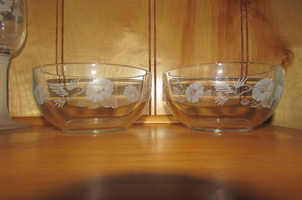BEAUTIFUL ETCHED HUMMINGBIRD THEMED CRYSTAL