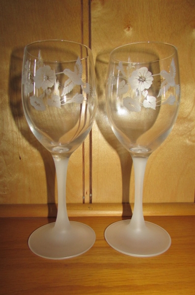 BEAUTIFUL ETCHED HUMMINGBIRD THEMED CRYSTAL