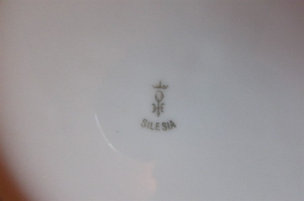 PRETTY TEA CUPS & VINTAGE CHINA