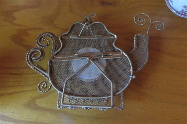 PRETTY TEA CUPS & VINTAGE CHINA