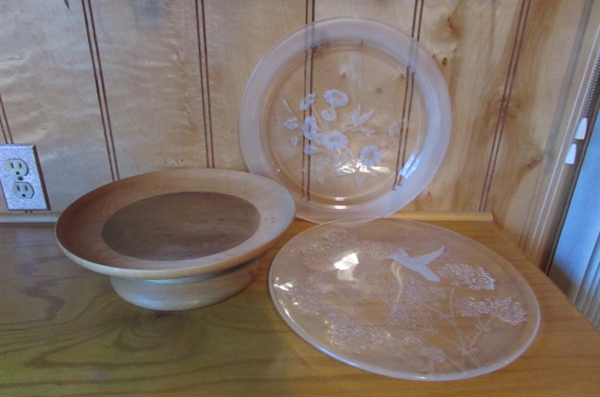 WOOD PEDESTAL TRAY & 2 GLASS HUMMINGBIRD TRAYS
