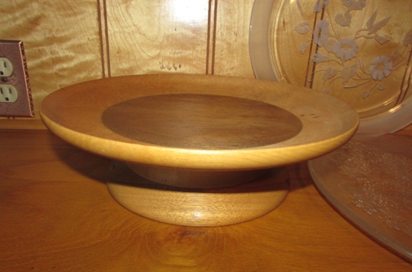 WOOD PEDESTAL TRAY & 2 GLASS HUMMINGBIRD TRAYS