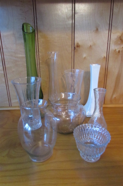ASSORTMENT OF GLASS VASES