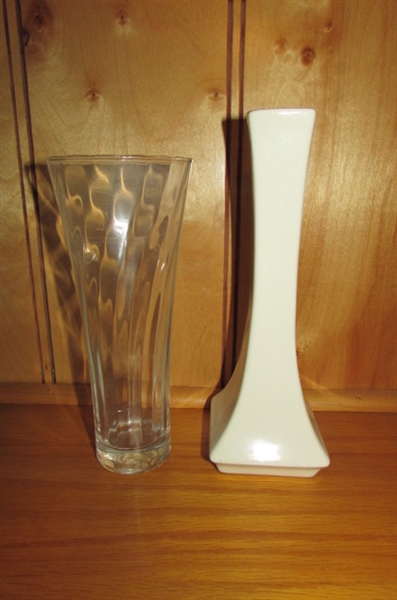 ASSORTMENT OF GLASS VASES
