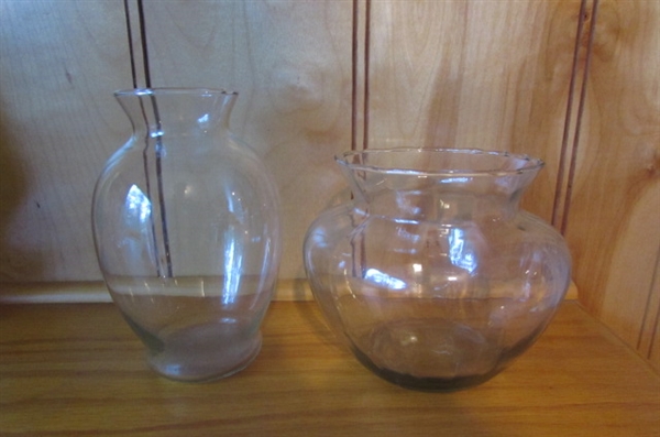 ASSORTMENT OF GLASS VASES