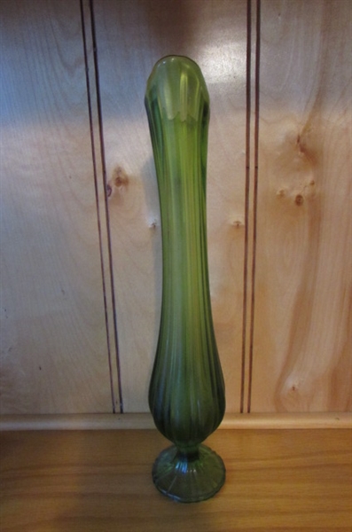 ASSORTMENT OF GLASS VASES