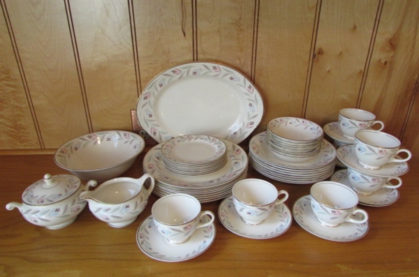 VINTAGE 1940S EGGSHELL NAUTILUS DINNERWARE SET