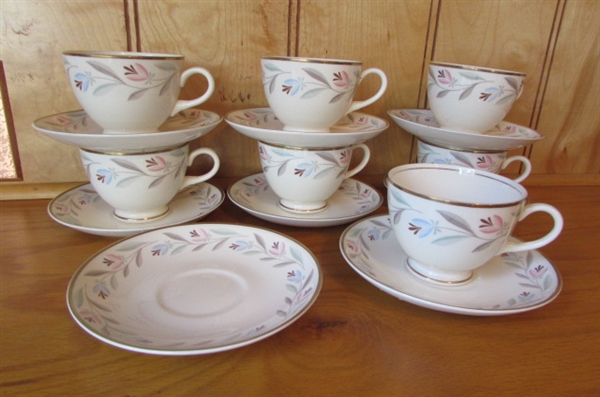 VINTAGE 1940S EGGSHELL NAUTILUS DINNERWARE SET