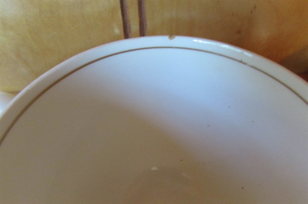 VINTAGE 1940S EGGSHELL NAUTILUS DINNERWARE SET