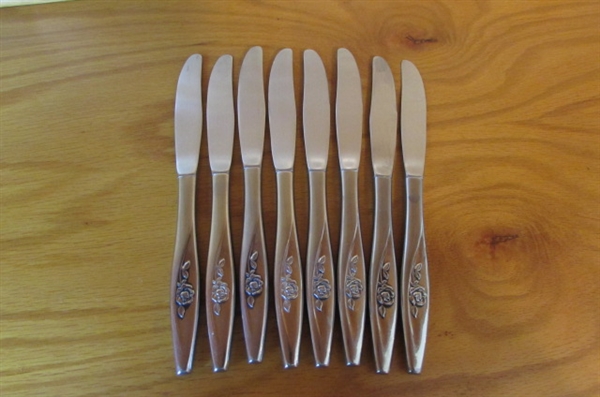 VINTAGE ONEIDA STAINLESS STEEL FLATWARE SET