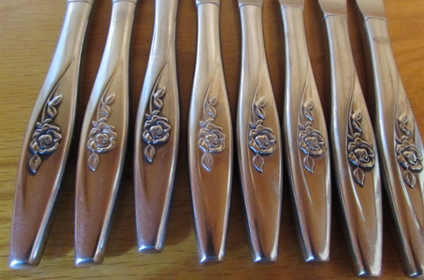 VINTAGE ONEIDA STAINLESS STEEL FLATWARE SET
