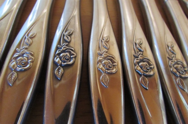 VINTAGE ONEIDA STAINLESS STEEL FLATWARE SET