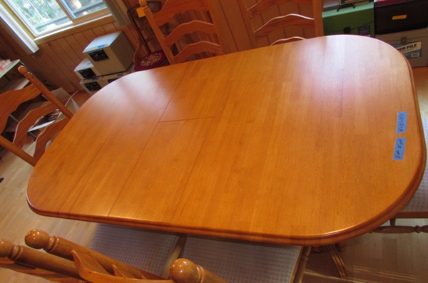 STUNNING SOLID WOOD DINING TABLE & 6 CHAIRS