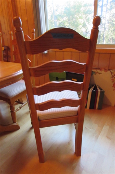 STUNNING SOLID WOOD DINING TABLE & 6 CHAIRS