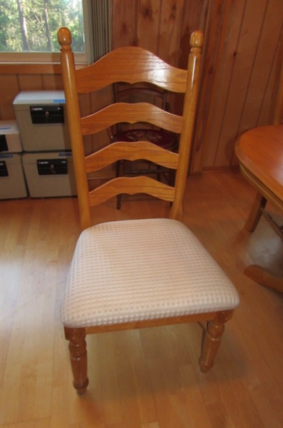 STUNNING SOLID WOOD DINING TABLE & 6 CHAIRS