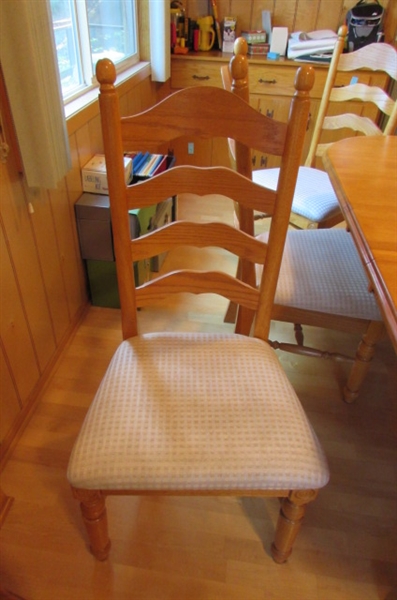 STUNNING SOLID WOOD DINING TABLE & 6 CHAIRS