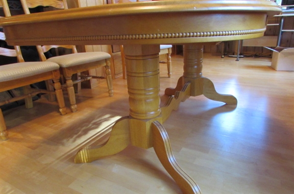 STUNNING SOLID WOOD DINING TABLE & 6 CHAIRS