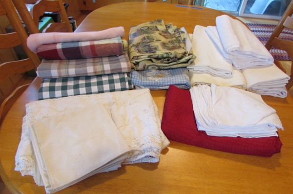 TABLECLOTHS & CLOTH NAPKINS