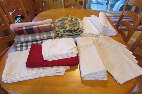 TABLECLOTHS & CLOTH NAPKINS