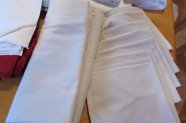 TABLECLOTHS & CLOTH NAPKINS