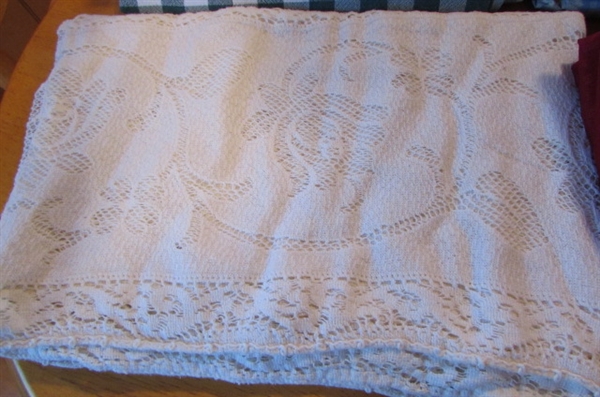TABLECLOTHS & CLOTH NAPKINS