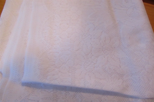 TABLECLOTHS & CLOTH NAPKINS