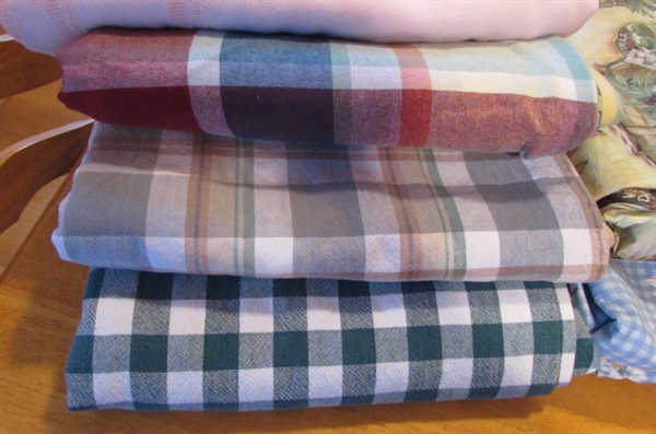 TABLECLOTHS & CLOTH NAPKINS
