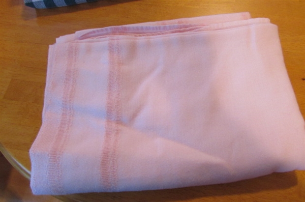 TABLECLOTHS & CLOTH NAPKINS