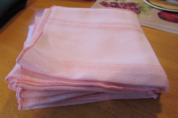 TABLECLOTHS & CLOTH NAPKINS