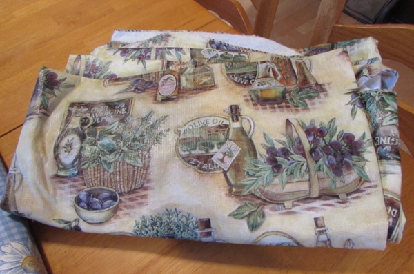 TABLECLOTHS & CLOTH NAPKINS