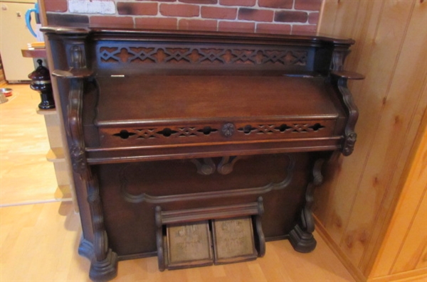 ANTIQUE MASON & HAMLIN HARMONIUM